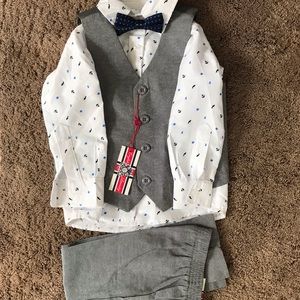 Boys Gray English Laundry size 4